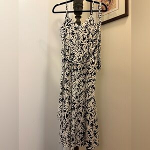 41 Hawthorn-Elegant Black and White Floral Dress
Size S